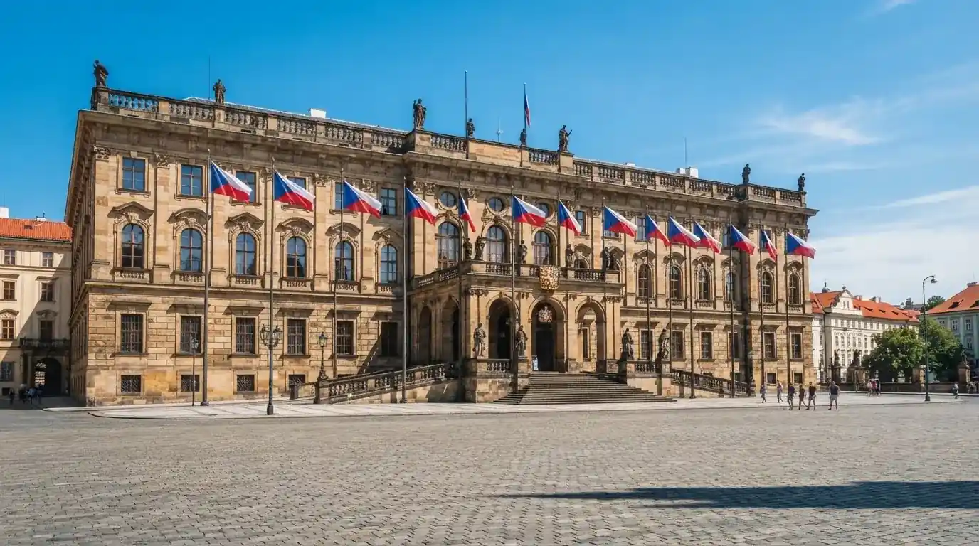 Historická úřední budova s vlajkami na slunečném náměstí — nejlepší live casino CZ
